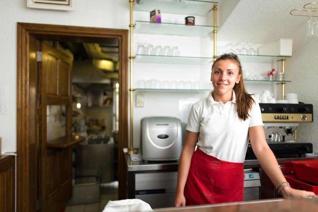 Downtown Private Rooms Mandic Supetar Bagian luar foto