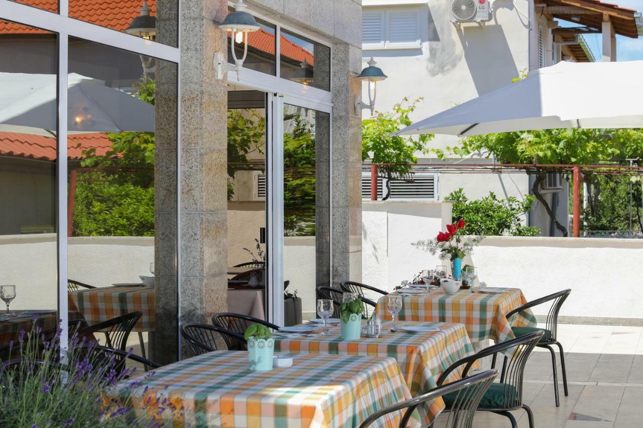 Downtown Private Rooms Mandic Supetar Bagian luar foto